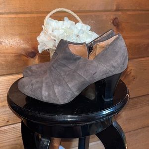 Clark’s Leather Artisan boots NEW zipper NICE heel